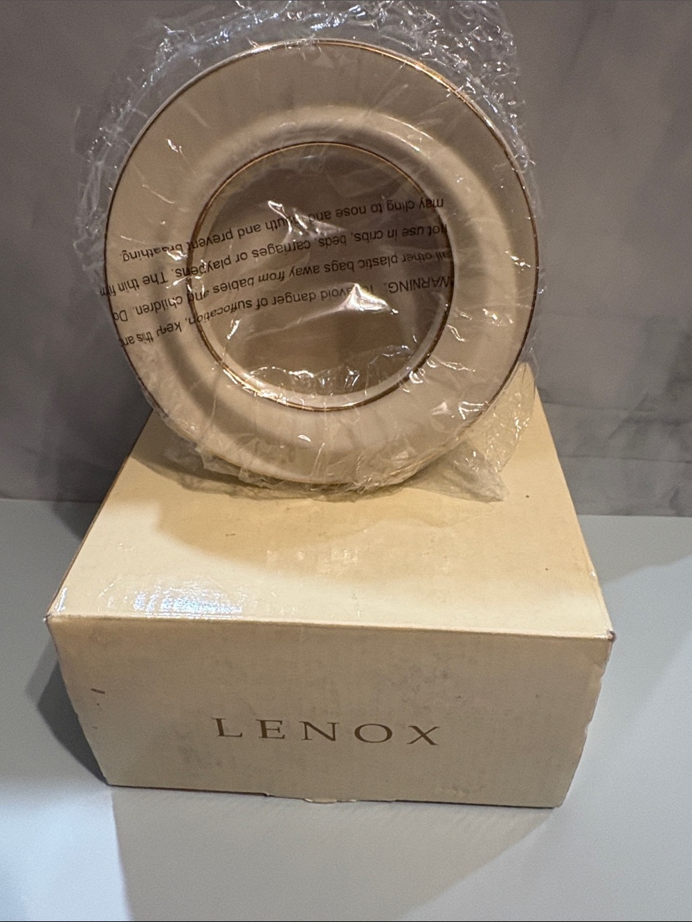 Lenox 5” Round Gold Trimmed Picture Frame